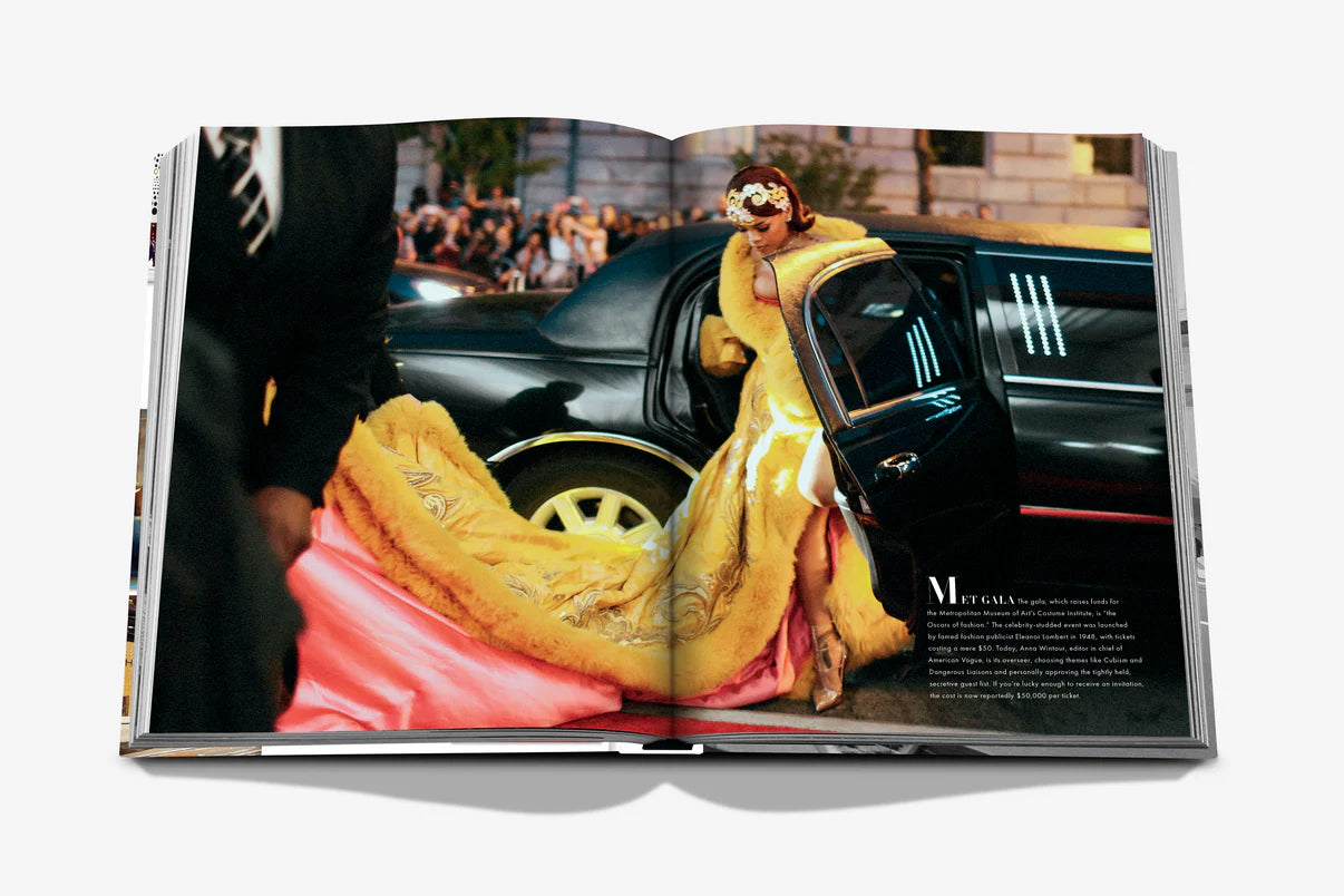 FIFTH AVENUE: 200 YEARS OF STORIES AND LEGENDS